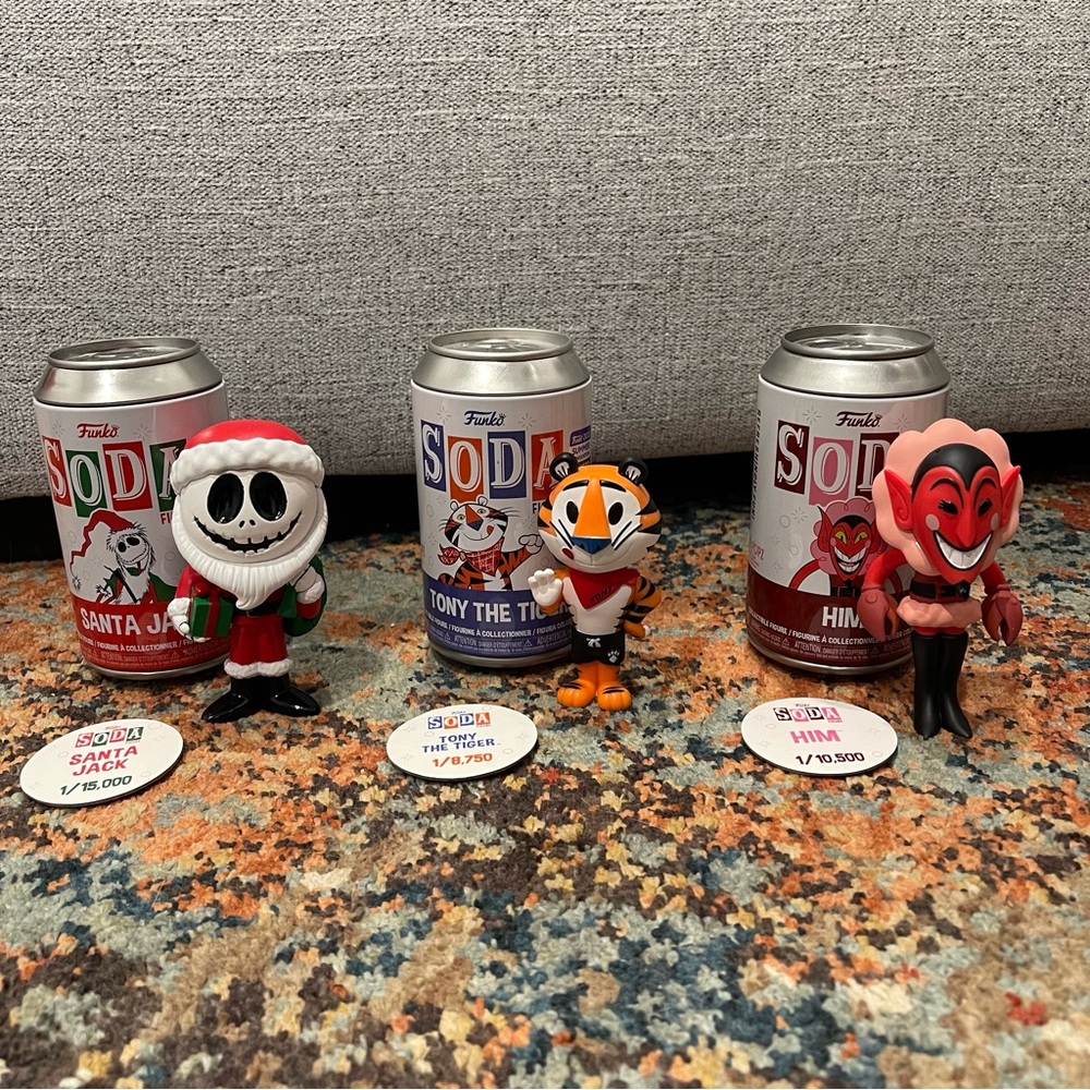 FUNKO SODA BUNDLE 
SANTA JACK 
HIM 
TONY THE TIGER
ALL COMMONS